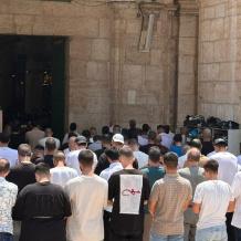 70 ألفا يؤدون الجمعة في المسجد الأقصى رغم إجراءات الاحتلال