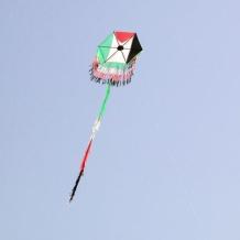 كاتس يُوجّه بتشديد التعامل مع الطائرات الورقية في غزة