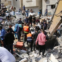 انتشال جثامين 17 شهيداً من تحت الأنقاض في غزة