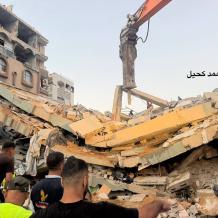 وفاة 9 نازحين وإصابة 14 وفقدان العشرات جراء انهيار بناية في مدينة غزة