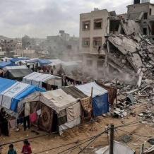 صور | انهيار مبنى متضرر في حي الصبرة بمدينة غزة