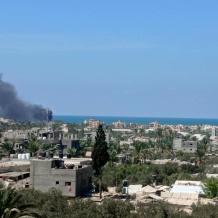 شهيد ومصابون في غارة على مركبة وسط قطاع غزة
