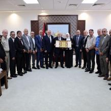الرئيس عباس يستقبل رؤساء البلديات والمجالس المحلية لمحافظة القدس