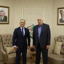 الرجوب يلتقي السفير المصري ويؤكد عمق العلاقات بين البلدين