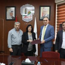 ترست العالمية للتأمين وبلدية نابلس توقّعان اتفاقية لتأمين الموظفين والعمال