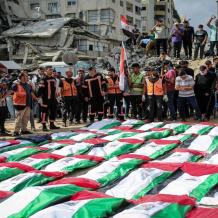 تشييع جثامين 105 شهداء انتشلوا من تحت أنقاض مبان مدمرة في غزة