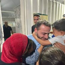 صورة: وصول خمسة أسرى محررين إلى مجمع ناصر الطبي في خان يونس