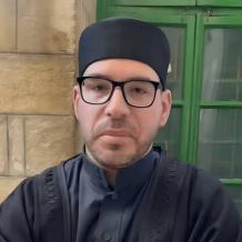 الاحتلال يفرج عن الشيخ معتز أبو سنينة ويبعده عن الحرم الإبراهيمي