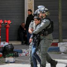 الاحتلال يزجّ بغالبية القاصرين الفلسطينيين الأسرى في العزل الانفرادي