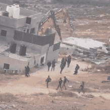 شاهد: الاحتلال ينفذ عمليات هدم في محيط مخيم قلنديا شمال القدس