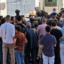 أهال من الخليل يطالبون بالعودة إلى منازلهم إثر عدوان الاحتلال