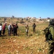 الاحتلال يحتجز طاقما تابعا للهلال الأحمر في مسافر يطا