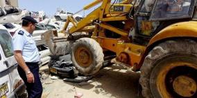 اتلاف 120 مركبة غير قانونية في الخليل 