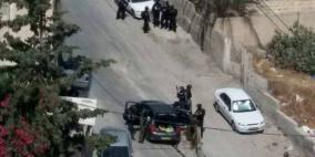 الاحتلال يطلق النار تجاه مركبة في عناتا ويعتقل سائقها