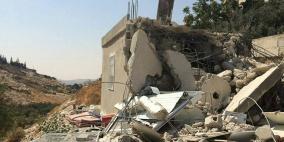الاحتلال يهدم منزلا ومنشآت تجارية في القدس