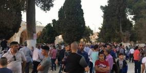 وسط اجراءات احتلالية مشددة..  الآلاف يؤدون صلاة العيد في الأقصى