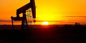 زيادة المخزونات تهبط بالنفط