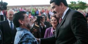 مارادونا سيلعب كرة القدم مع الرئيس الفنزويلي!