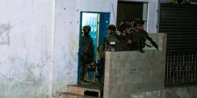 اعتقالات تطال 10 مواطنين والاحتلال يغلق مدخل دير ابو مشعل 
