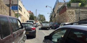 الاحتلال يصور مركبات المواطنين ويخالفها في القدس