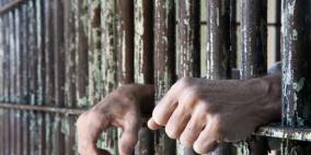 انتحل شخصية صديقه لينفذ عقوبة السجن عنه