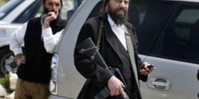 مستوطنون يشقون طريقا ويدمرون اشتال زيتون في اراضي الخضر ببيت لحم