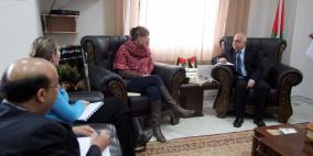 قلقيلية: الخندقجي يلتقي وفدا من الصليب الأحمر