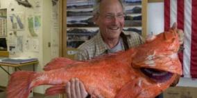 مواطن امريكي يصطاد سمكة تبلغ من العمر 200 عامً