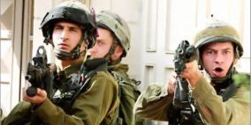 قوات الاحتلال تسلم شابا من بلدة اليامون بلاغا لمراجعة مخابراتها