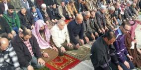 الخليل: مئات المواطنين يقيمون صلاة الاستسقاء في مدرسة ابن رشد