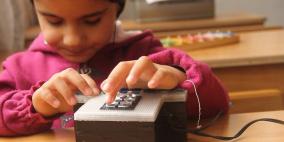 فلسطينية تبتكر نظام "بريل فيمز" لتعلم المكفوفين دون معلّم