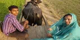 أمريكية تترك بلادها لتعيش بجانب زوجها في قرية هندية