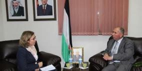 بلدية الخليل والأمم المتحدة يبحثان امكانية اقامة اسكان خيري في المدينة