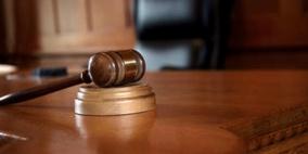 توجيه تهمتين بقضية فتاة تناوب والدها وشقيقها على اغتصابها