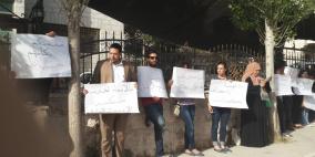 عشرات الشبان يغلقون مقر الصليب الأحمر في رام الله