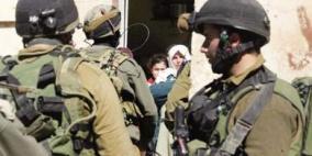 الاحتلال يعتدي على عائلة في الخليل