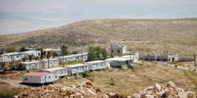 مستوطنون ينصبون بيوتا متنقلة غرب الخليل
