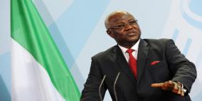 رئيس سيراليون يحذر من خطر حمى إيبولا على الأمة كلها