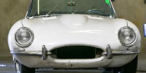 سيارة جاكوار مسروقة تعود لصاحبها بعد 46 عاما