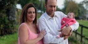 عائلة تحتفل بولادة أول أنثى بعد 100 عام من الذكور