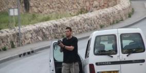 مستوطن يطلق النار صوب المواطنين على مدخل بيت أمر