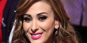 فرح يوسف تحتفل بعيد الشكر وتهاجم معجباتها بسبب ديانتها
