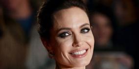 اكتشفي أغرب أسرار النجمات الجمالية