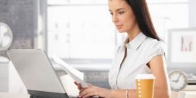 كيف تتجنّبين التجاعيد التي يسبّبها الكومبيوتر؟