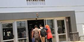 مغادرة 580 ووصول 228 مسافرًا عبر معبر رفح في اليوم الأول