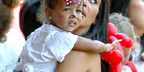 كيم كارداشيان تحتفل بعيد ميلاد ابنتها في ديزني لاند