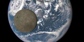 ناسا تعرض صورا مدهشة لوجه القمر المظلم