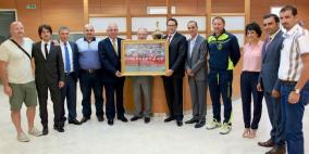 بنك فلسطين يقدم منحة مالية لنادي أهلي الخليل ووصيفه نادي اتحاد الشجاعية