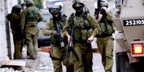 الاحتلال يقتحم بيت عزاء الشهيد أبو سرور ويطلق قنابل الغاز