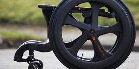 كرسي متحرك جديد مستوحى من سيارات الفورمولا 1